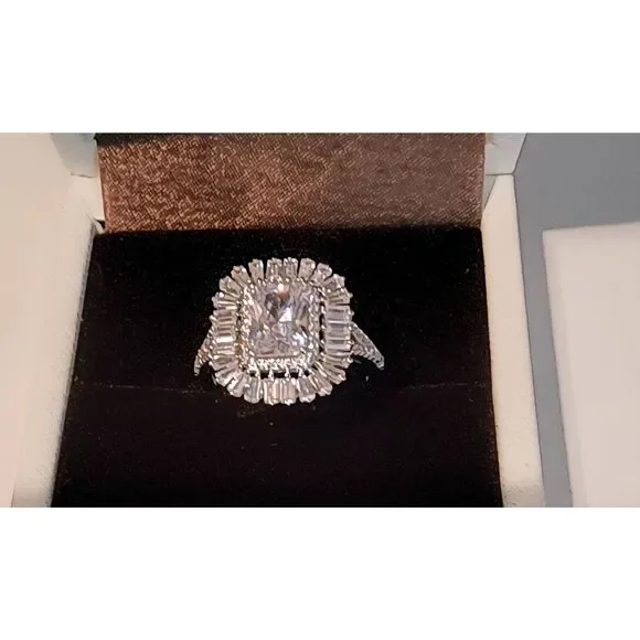 Gorgeous 3 Ct. Emerald & Baguette Sim Diamond Bridal/Engagement Ring Sz 8 - Picture 2 of 3